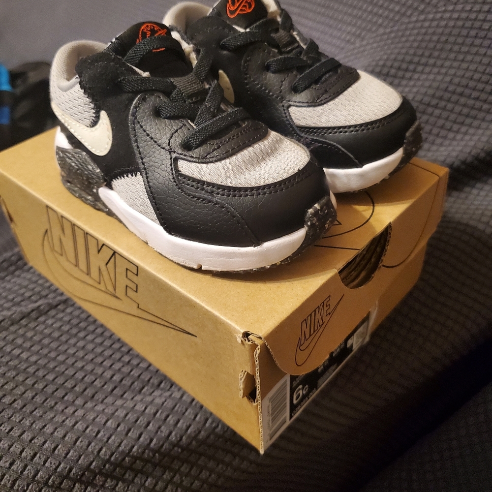 Air Max - Picture 2 of 4